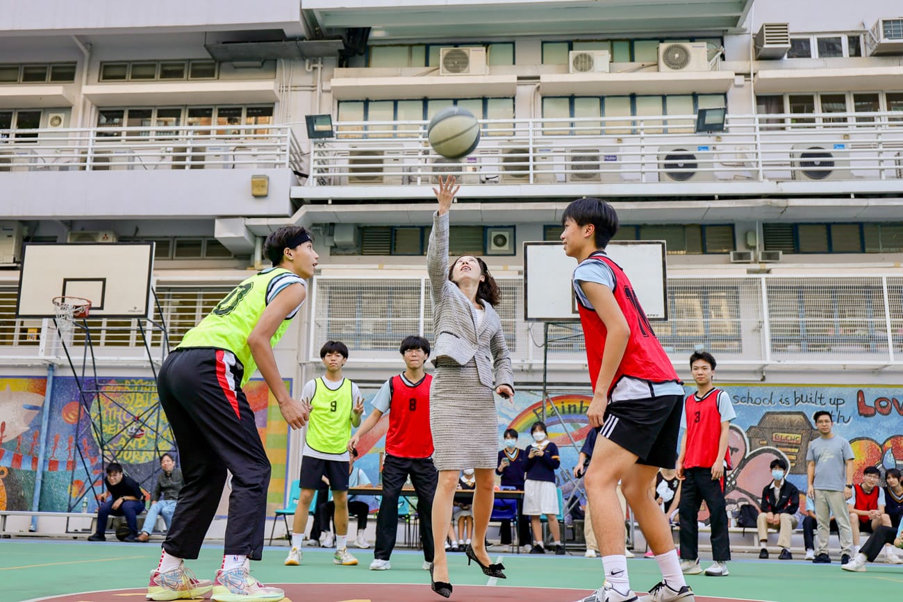 1699338234RX54s Happy Friday 中六級班際籃球比賽